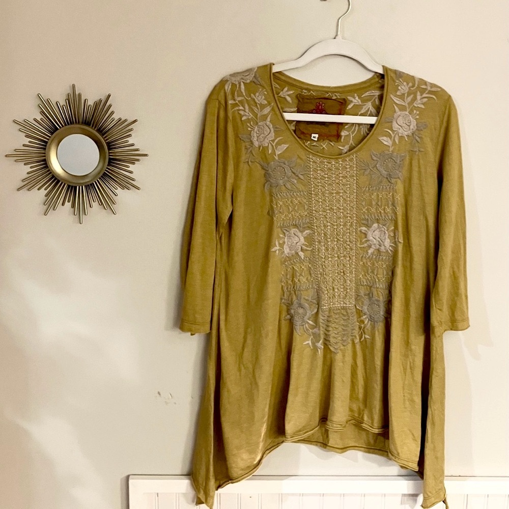 NWOT Johnny Was Embroidered Mustard 3/4 Sleeve Tunic with Shark Bite Hem